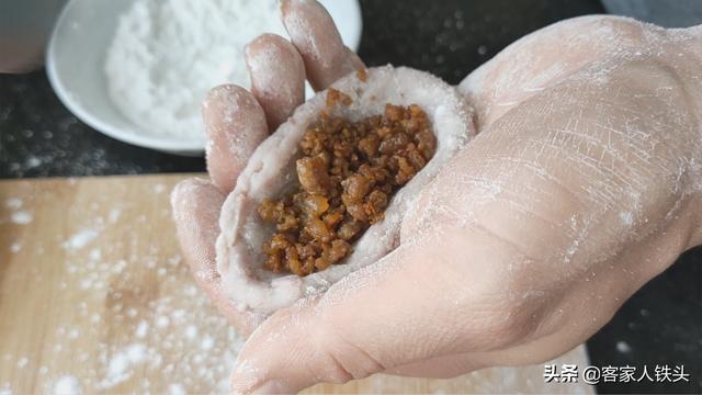 摆酒席设宴，客家人必备的一道酿香芋，酥香下酒，一层更比一层香