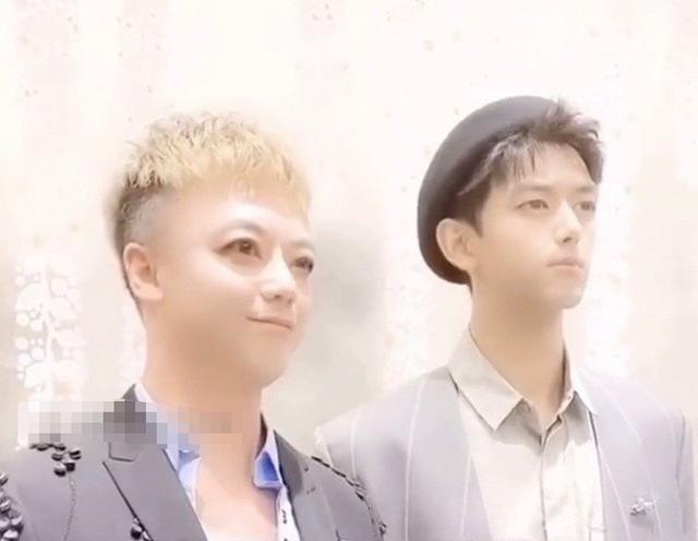 明星与网红合照，开了十级美颜滤镜后的李现，