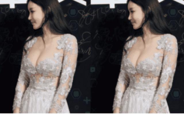 读大二就被大导演发掘，被观众们称作\"出道