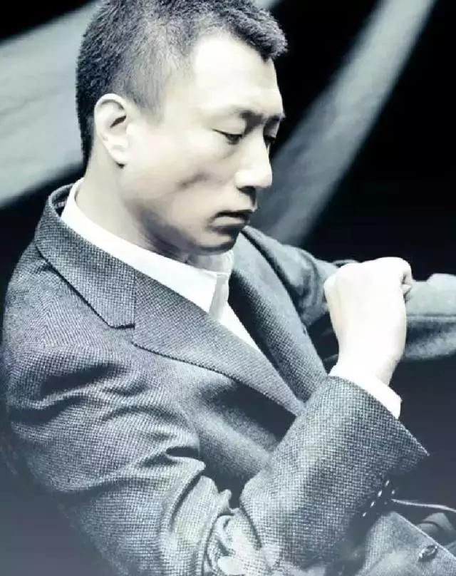 孙红雷近况，小15岁娇妻王骏迪气质脱俗，一袭长