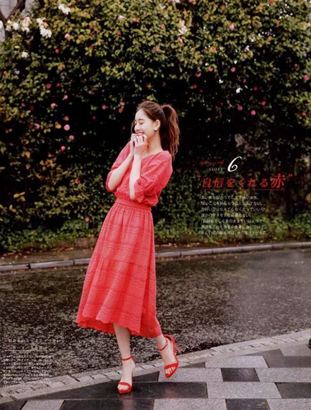 红色怎么摆脱“艳俗”感？日本女人的穿衣秘籍，很值得我们借鉴