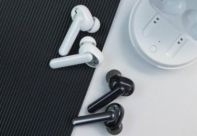 李易峰荣登OK精彩杂志海报，粉丝：峰峰同款耳机