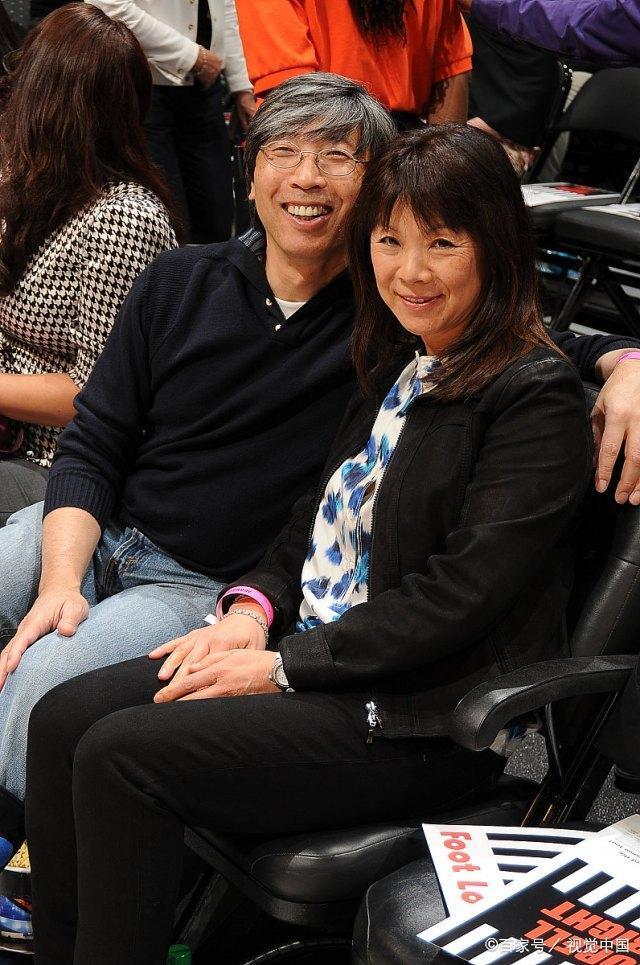 他出生中医世家，掌握大量医学专利，如今甘愿