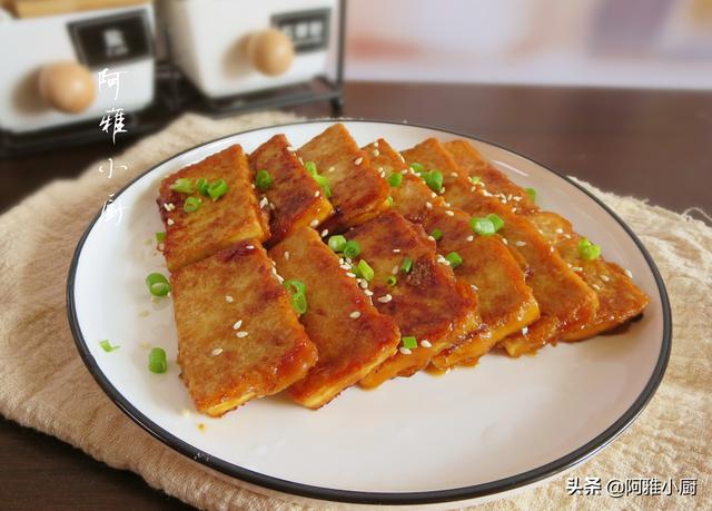 豆腐这样做，外酥里嫩嘎嘎香，成本不足2元钱，全家吃的过瘾
