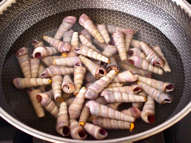 “寄生虫”最多的这道菜，很多人傻傻当成美食