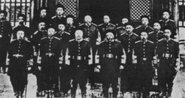 ​军阀混战多奇葩？万人对战仅死1路人，冲锋获