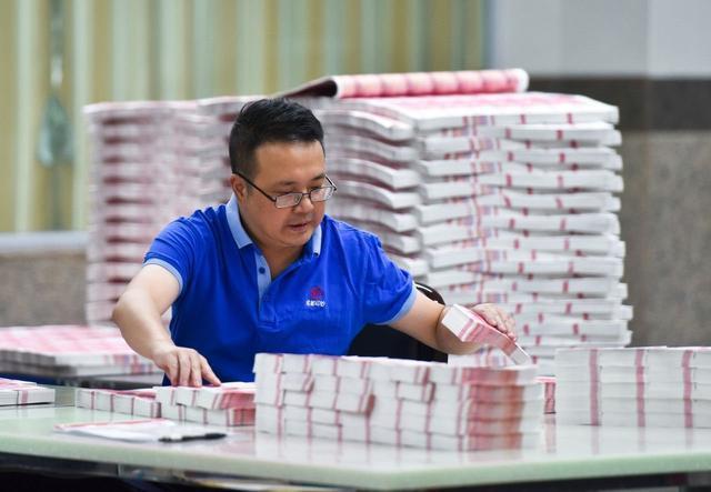 手里有10万存款，10年后还能值多少钱？网友：还