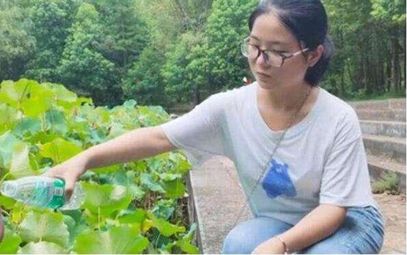 留守|父亲回应留守女儿选北大考古专业 高分真的是补习班补出来的吗？