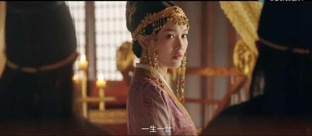 唐嫣产后首露面！一身黑衣玩变装笑容甜美哪像37，新剧颜值创新高