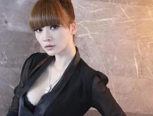 画圆|李晨胸前画圆形容柳岩最那个的人 比划猥琐动作惹争议