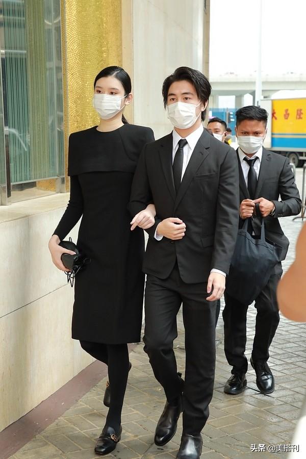 赌王设灵仪式，郭晶晶霍启刚十指紧扣，奚梦瑶