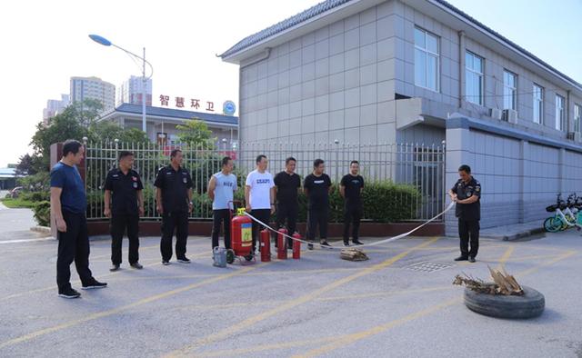 临渭区环卫局举办消防安全知识培训暨消防演练活动