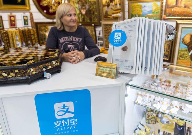 终于明白了！为啥微信支付宝在国内流行，到国外却无人问津？