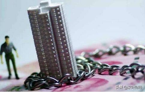 都来摆地摊，高房价惹的祸？