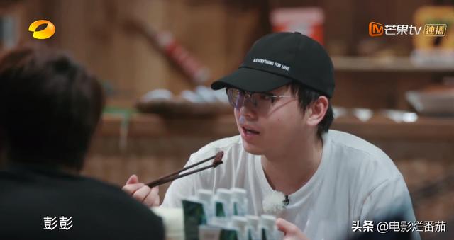 被吐槽“油腻”的黄晓明，这次亲身示范了“油