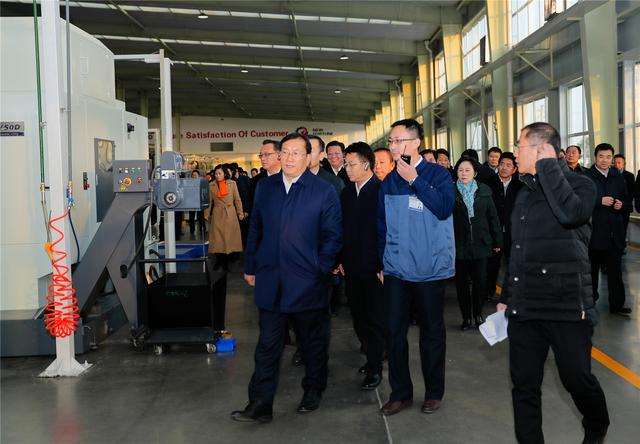 省委常委、市委书记王忠林到济南新材料产业园区观摩评议重点项目