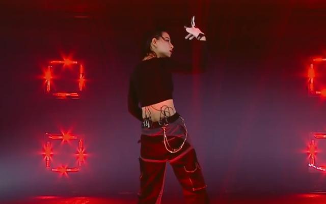 《乘风破浪的姐姐》看女星众生相，争相斗艳却