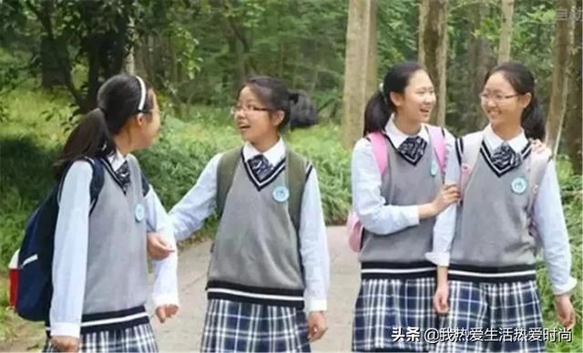 为什么“贵族学校”女生校服是裙子，普通学校