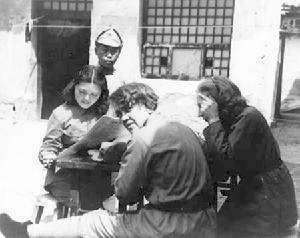 出现在延安最靓丽的两大美女，其一婚姻美满，