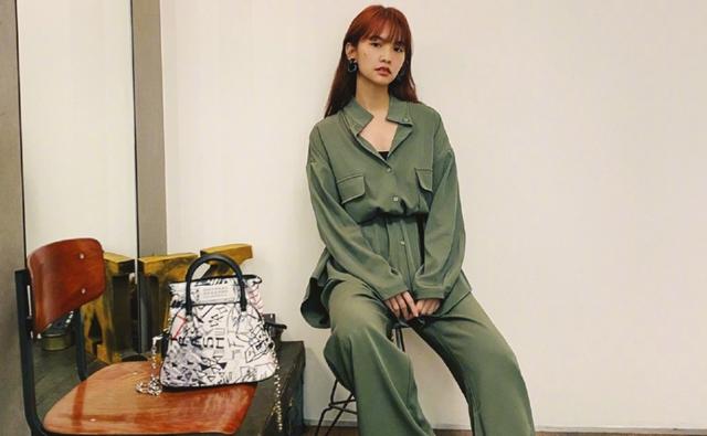 李荣浩被网友调侃眼小后，杨丞琳亲自“内涵”