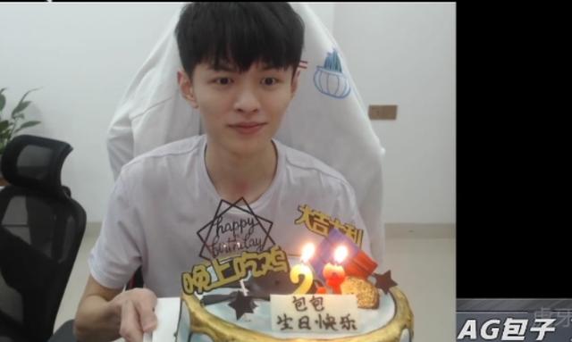 和平精英：包子生日会精彩不断，猛男+旗袍的组合也要登场了