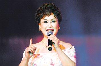 李谷一先嫁老师，后嫁粉丝，如今82岁丈夫离她而去