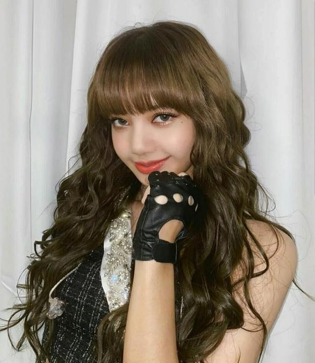 娱乐圈的半永久：鞠婧祎的哭泣妆，Lisa的齐刘海，还有她的针织衫