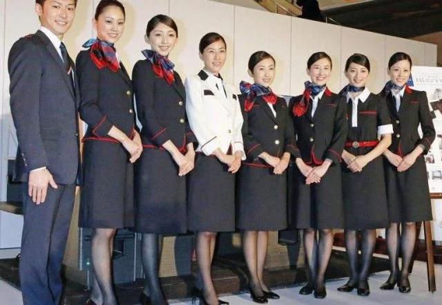 日本航空拟出新规：空姐必须穿打底裤？只为更加周到服务顾客