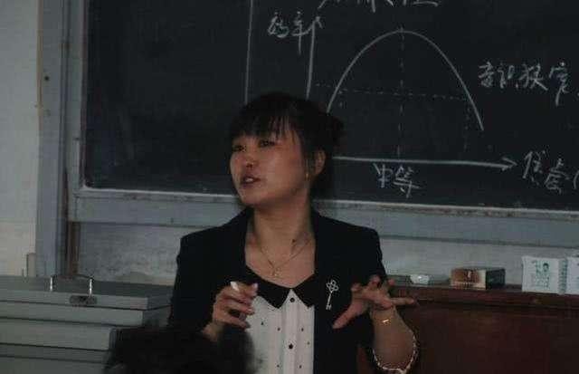 18岁的她被赵本山力捧，因拒绝潜规则被退圈，如