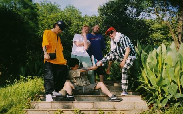 选TT作为对手，与欧阳靖同台演出，零零后的卓卓