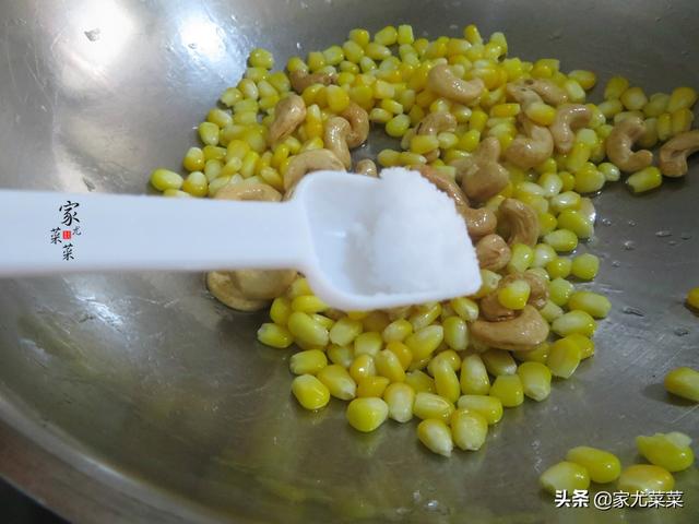 玉米和它是绝配，做法简单，菜色金灿，口感甘甜，比吃肉强
