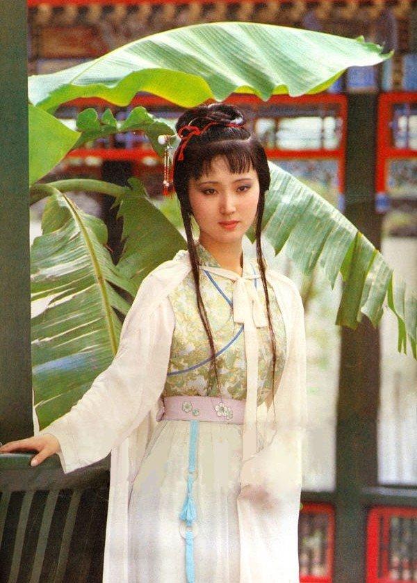 87红楼梦：陈晓旭罕见“铜钱头”戏装，比蒋梦婕好看多了