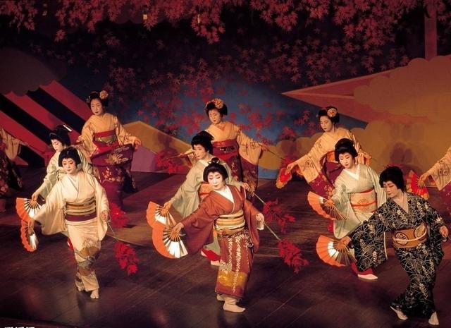 日本艺伎：“参觐交代”攀比的产物，复杂的阶