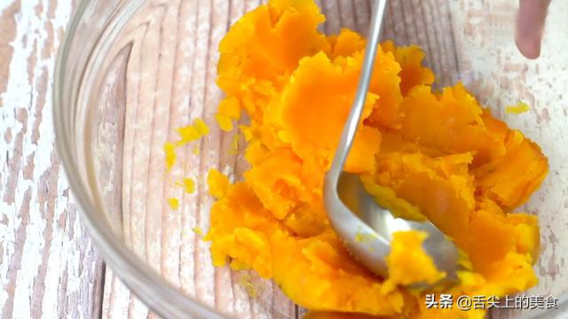 好吃的双色地瓜球做法，一口下去软糯香甜，美味小甜点