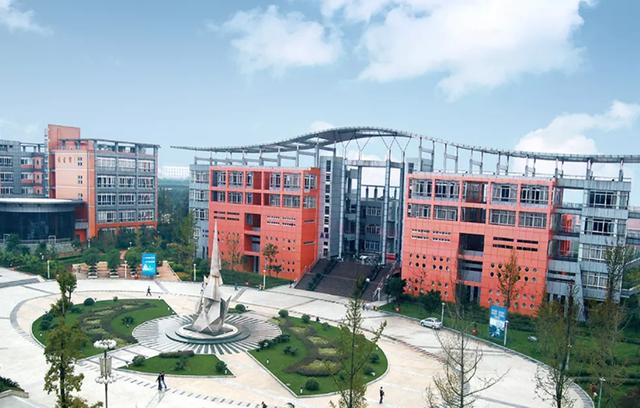 学生宿舍还有跃层双人间，眉山这所大学让隔壁学校羡慕哭了