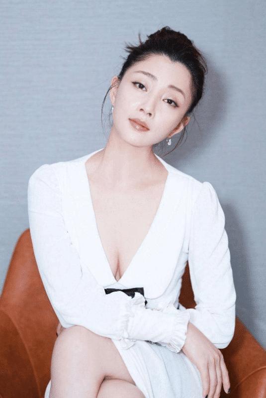 “年轻时”迷死一片男人，不结婚不生孩子，今41岁的她像个水蜜桃