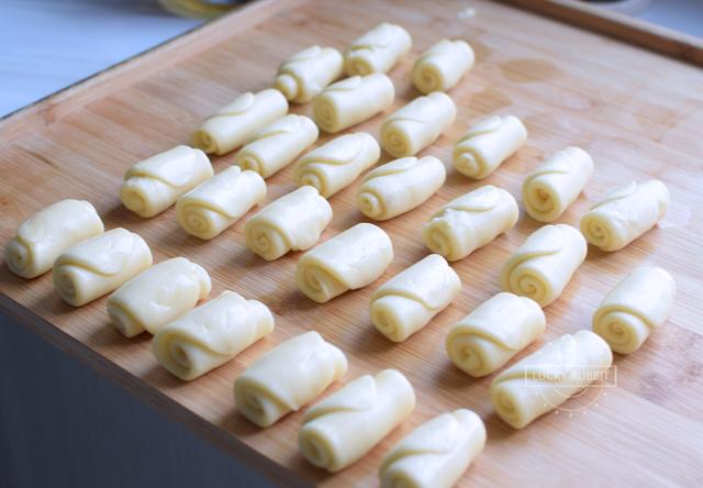 自制绿豆酥太成功了，层层起酥，咬一口掉一地，做法原来这么简单