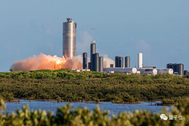 马斯克的星际飞船首次起飞测试成功！起跳150米后平稳着陆