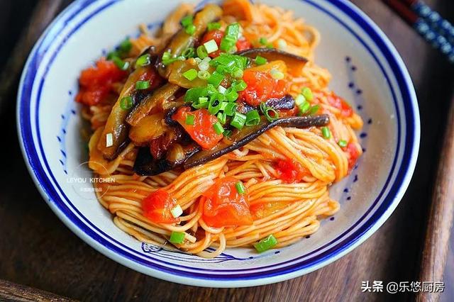 夏天最爱做的焖面，菜、面一锅出，比豆角焖面还入味