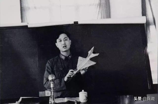 苏式飞机舱盖矮？设计师采集我军飞行员身材数