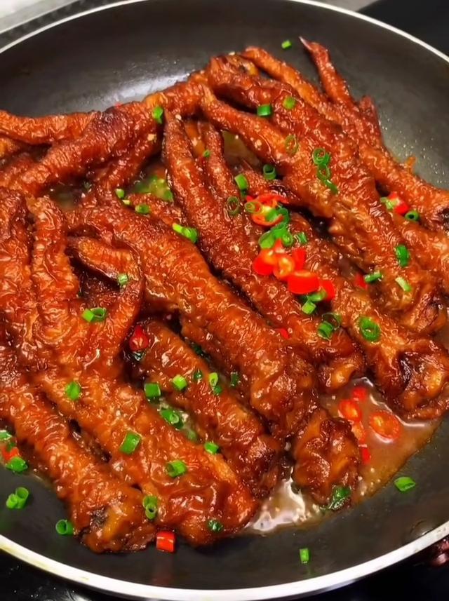 为什么你做的虎皮鸡爪不起虎皮，大厨教你这样做软烂脱骨