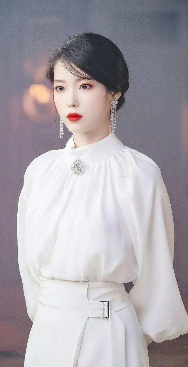 《德鲁纳酒店》更名满月的衣橱？| 时尚