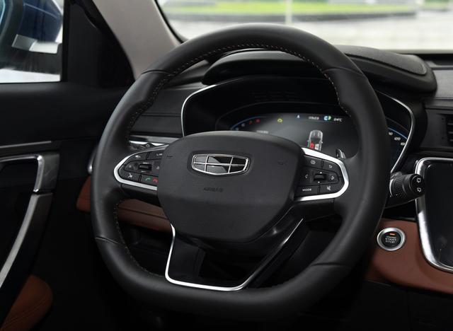 吉利再出“奇招”，比哈弗H6时尚，油耗6.3+四驱