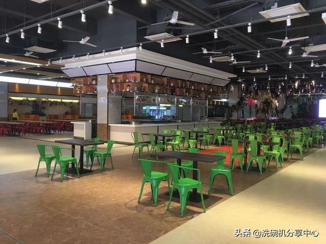 大型食堂洗碗機(jī)能給飯?zhí)脧N房帶來什么優(yōu)勢？