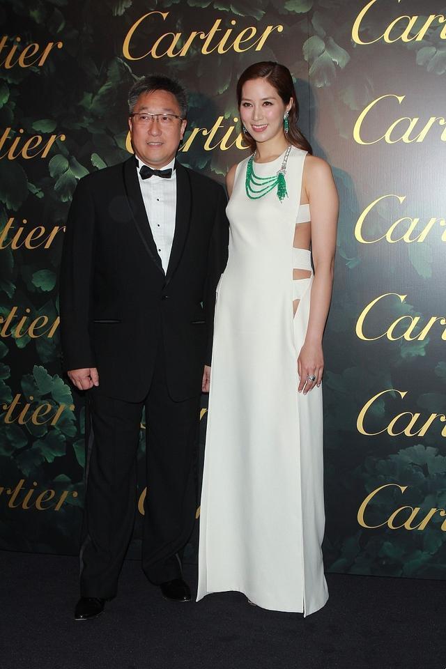 徐子淇撞衫孙俪，穿同款露肩连身裙，阔太与女明星气质大不同