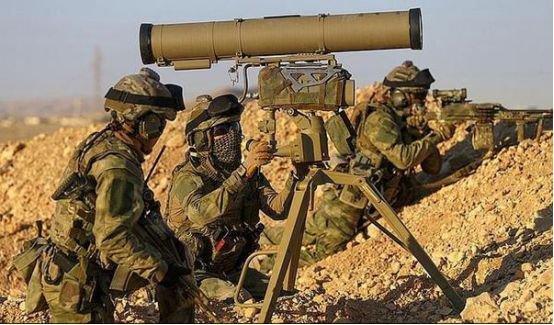 两艘俄军登陆舰快速进入地中海，叙利亚局势发