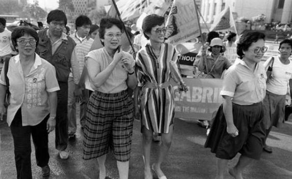 全球首位华裔女总统，以中国人身份为豪，上台