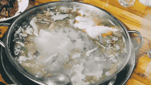 冷吃兔拍了拍“钵钵鸡”，乐山和自贡，谁是你们心里的Top1?