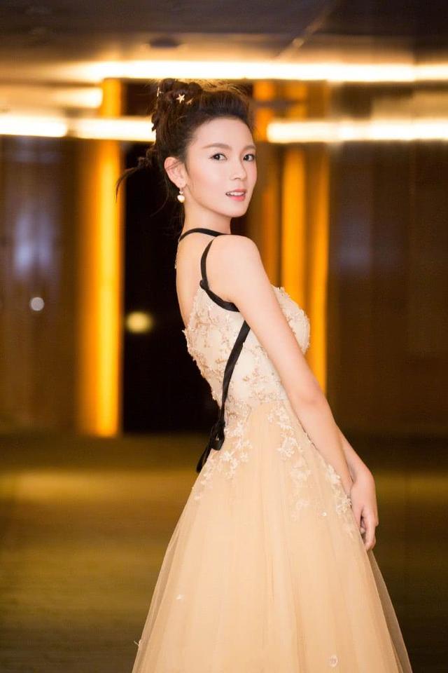 她身高172，萝莉脸无人能及，国内被封杀，却在日网掀轰动