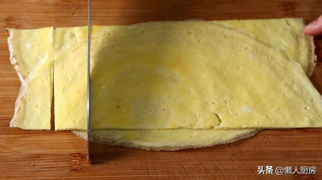 天热喝什么汤？嫩滑的豆腐，酥软的蛋皮，教你做豆腐蛋皮汤